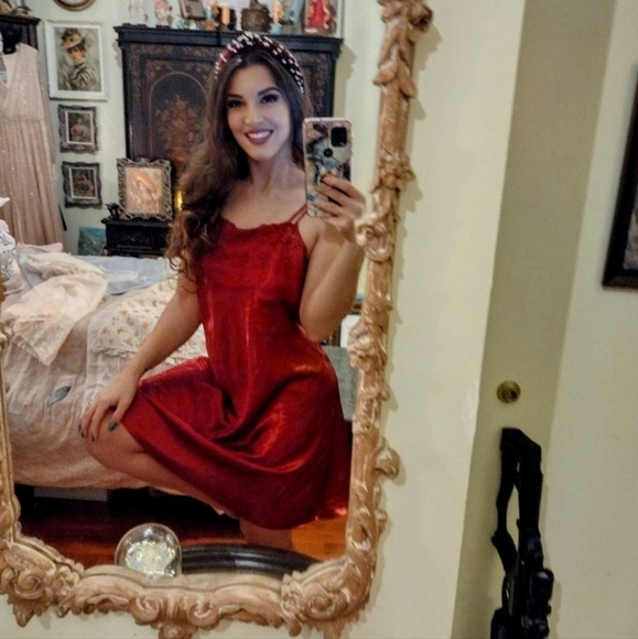 ♥️ Red Red Rose Gorgeous nightgown - Picture 4 of 6